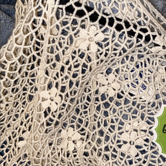 Cute top! - Picture 5 of 5